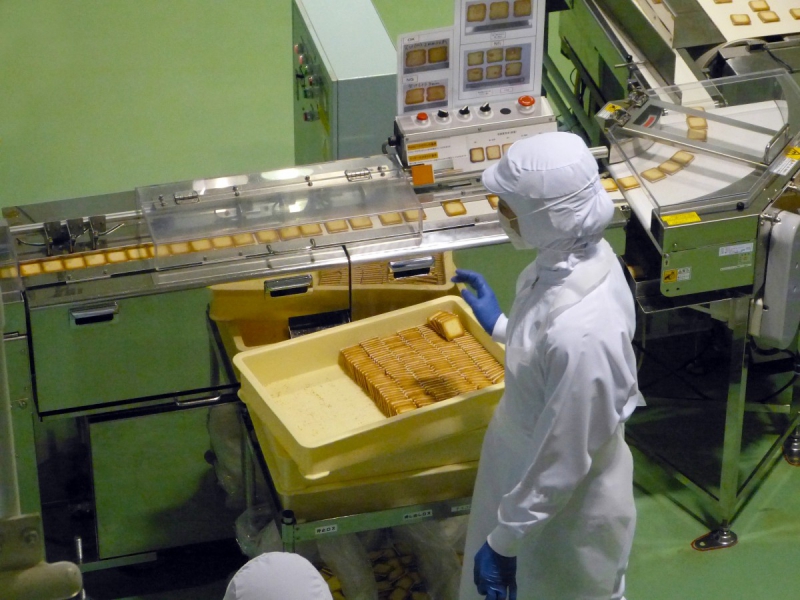 ecommerce-CALLAS-min_japan_sapporo_chocolate_factory_label_packaging_cookie_machine_operator-961505